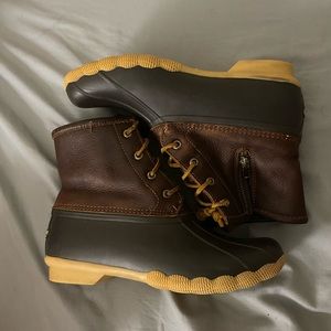 Sperry women’s duck boots in brown size 7.5